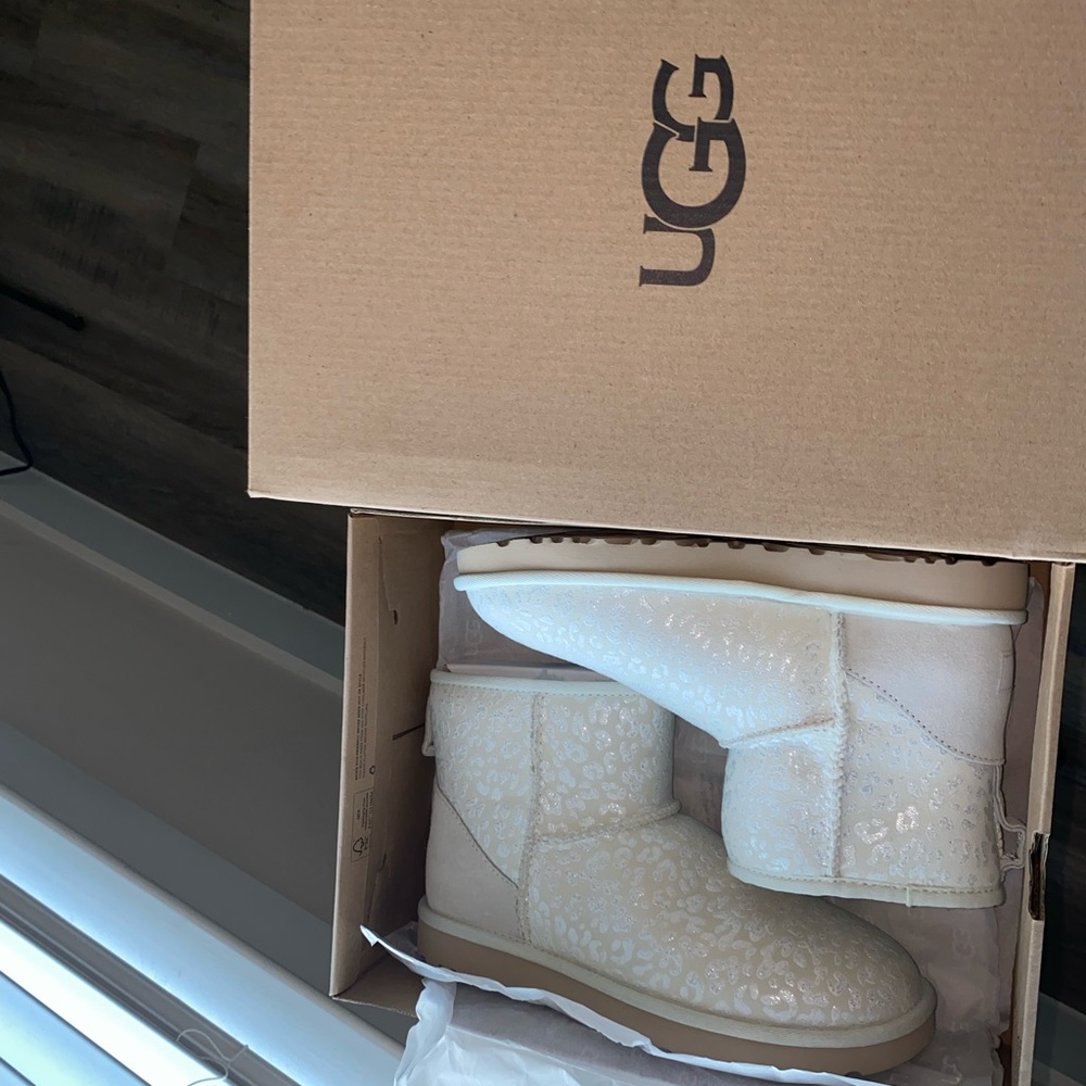 Brand new , never worn authentic white leopard mini ugg boots - Picture 5 of 5